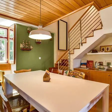 アパート Stylish & Cosy 2bed Duplex In Alcantara リスボン