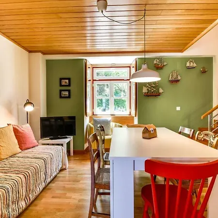 Stylish & Cosy 2bed Duplex In Alcantara Lisbon